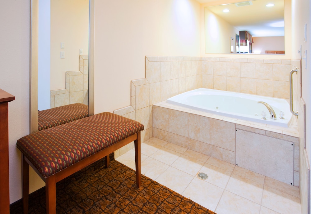 Suite, 1 King Bed, Fireplace - Photo 1