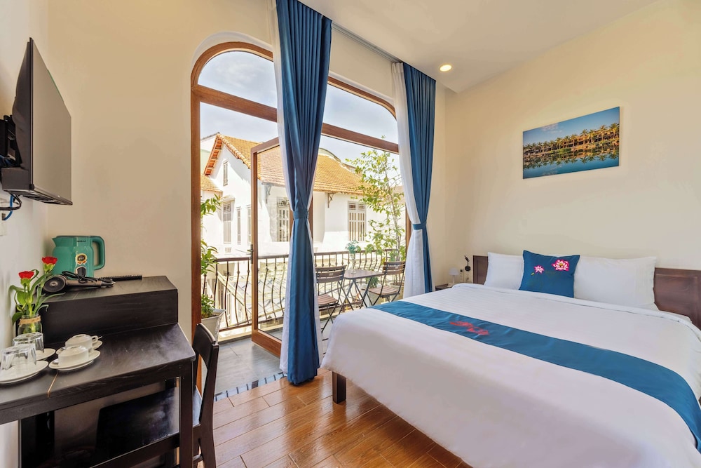 Superior Double Room, Balcony, Courtyard View