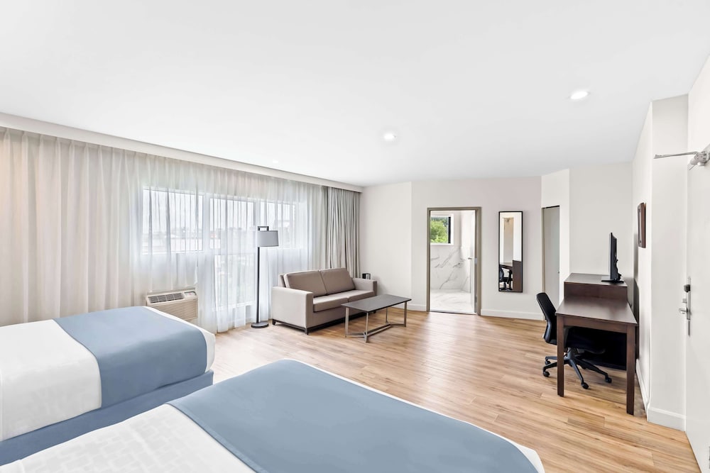 Family Room, Multiple Beds, Non Smoking, Refrigerator (with Sofabed) - Photo 3