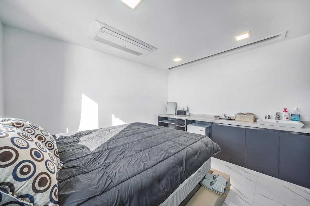 Basic Room, 1 Bedroom (503(Random)) - Photo 5