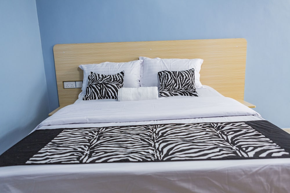 Queen Deluxe Room
