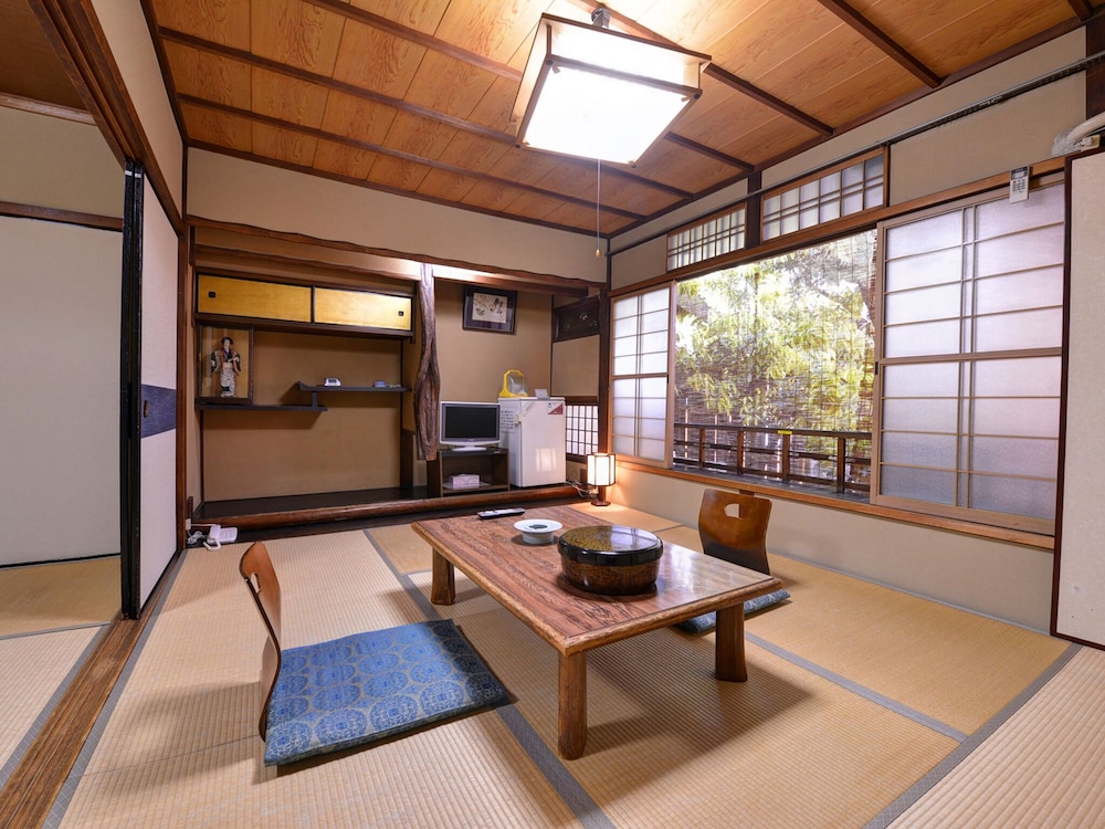 Traditional Japanese Townhouse Style Room for 6 Guests - Photo 1