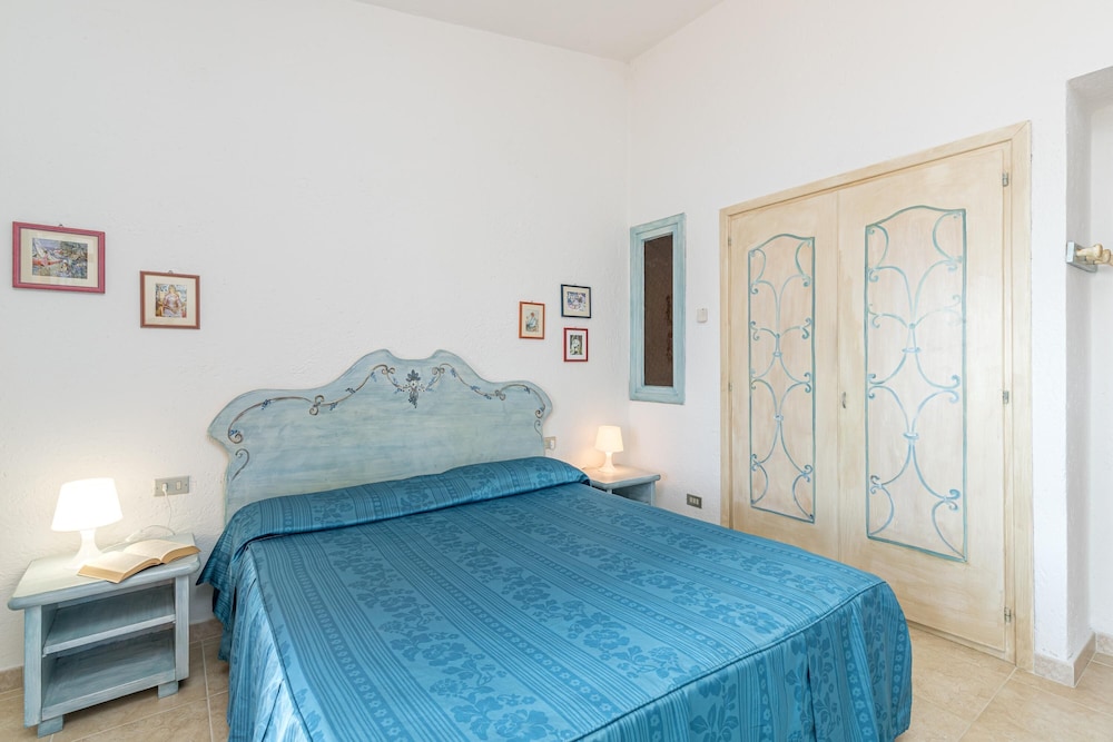 Family Villa, Multiple Bedrooms, 2 Bathrooms, Sea Facing (Villa Oleandri 50m From Seashore)