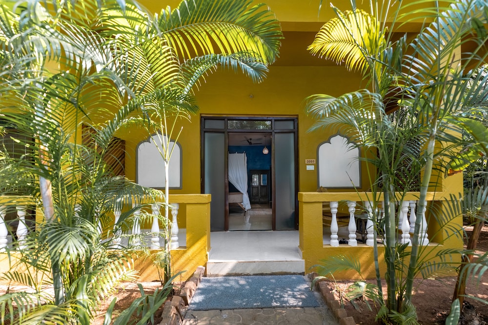 Deluxe Room with Private Balcony - Photo 2