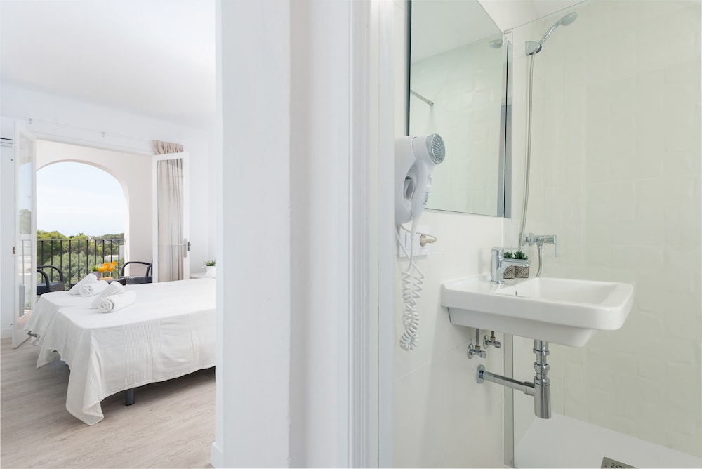 Double Room - Photo 10