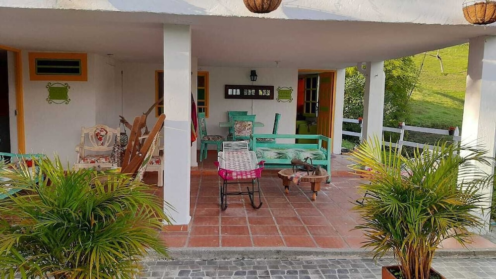 Basic Duplex, 2 Bedrooms, Kitchen, Garden Area photo 3