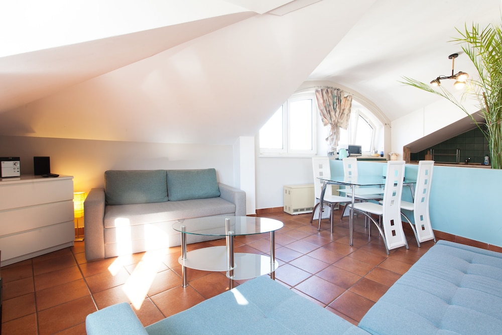Faust and Mona Lisa Apartments, Foto 4