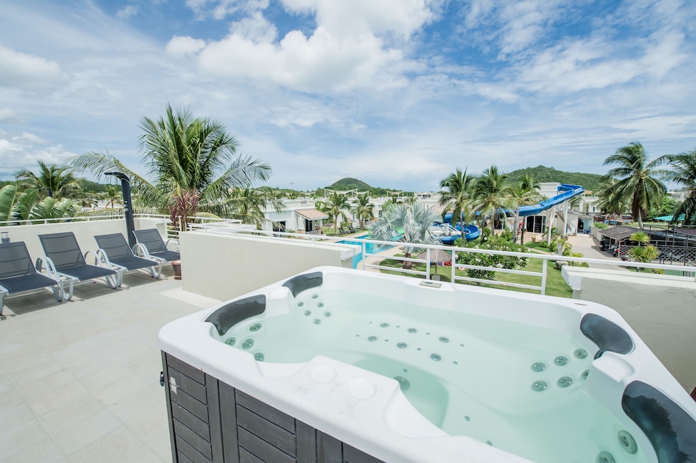 Royal Poolside Villa, 3 Bedrooms photo 3