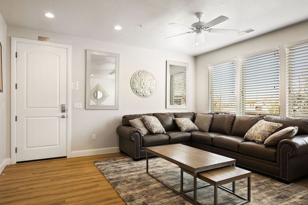 Townhome, 6 Bedrooms