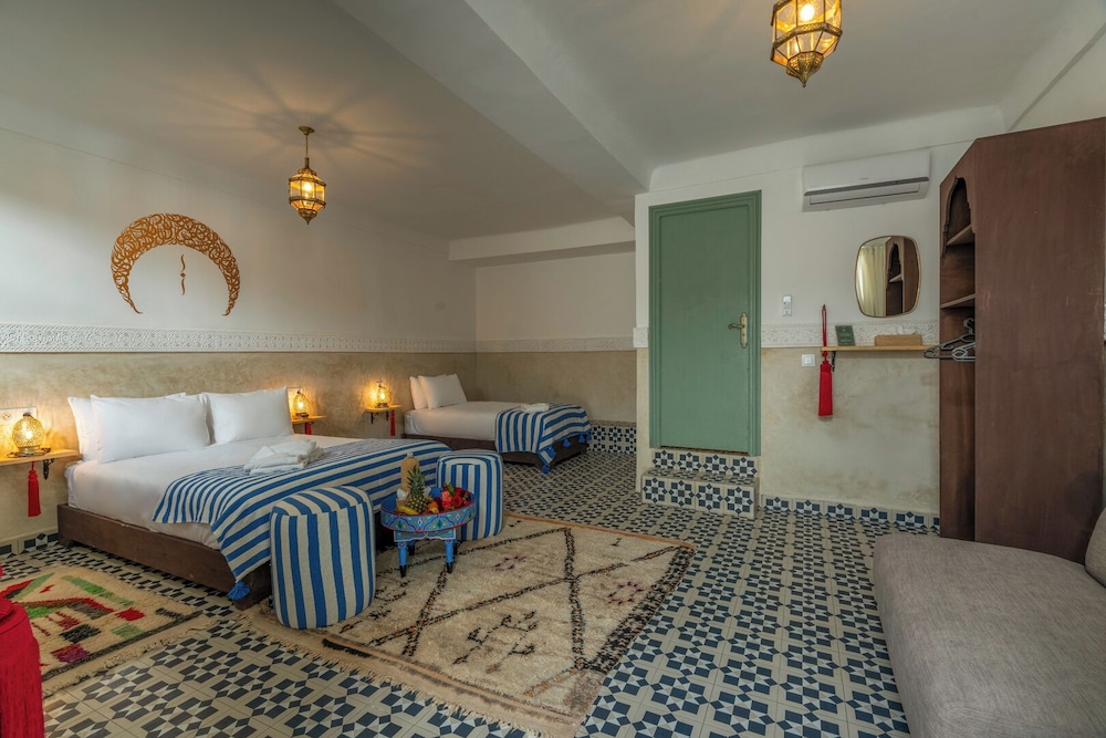 Superior Double Room thumbnail 6
