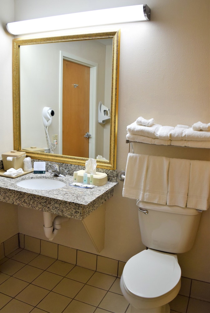 Standard Room, 2 Queen Beds, Non Smoking - Photo 14
