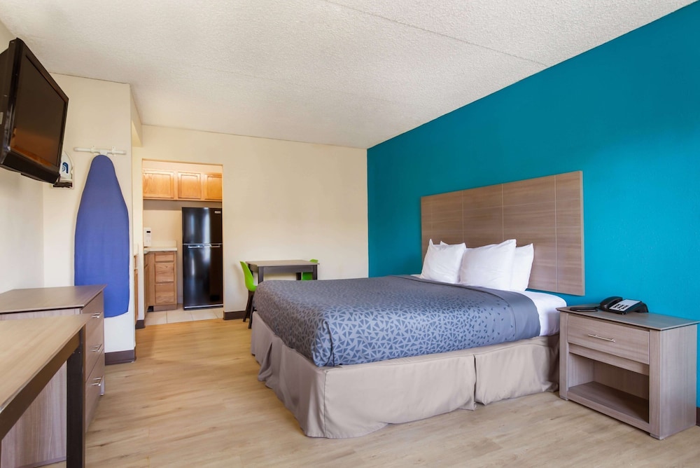 Studio, 1 Queen Bed, Kitchenette photo 1