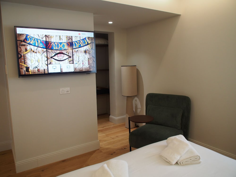 Superior Suite, 1 Queen Bed with Sofa bed - Photo 2