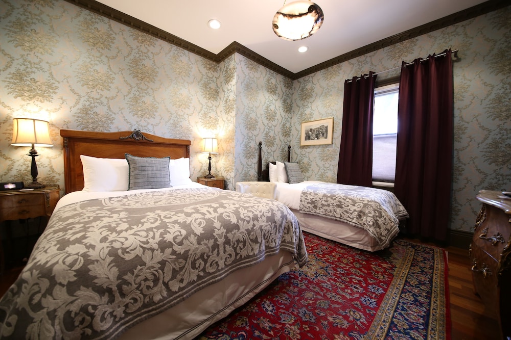 Deluxe Lyon - Street Level Room