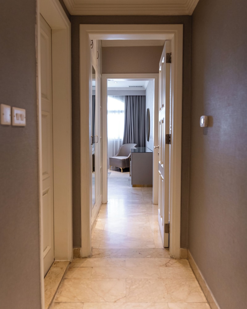 Three Bedroom Suite, Ground Floor with Kitchen - Photo 1