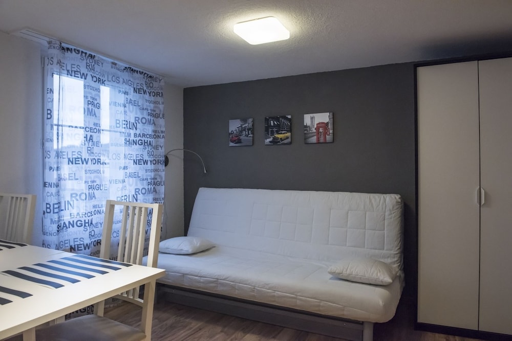 City Apartment, 2 Bedrooms, Courtyard View photo 1