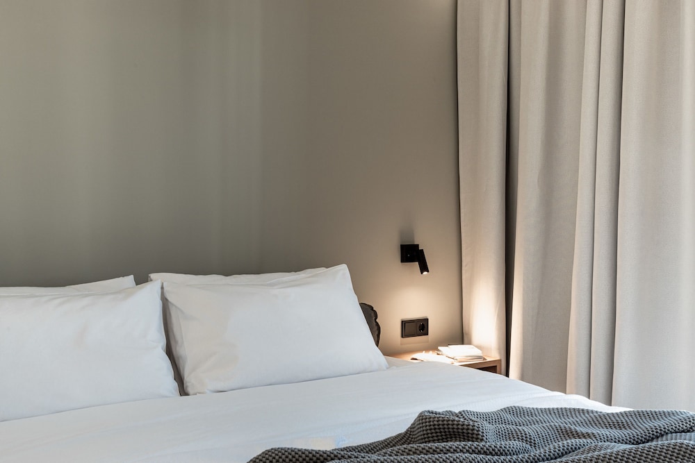 Classic Double Room (Special Offer) - Photo 10