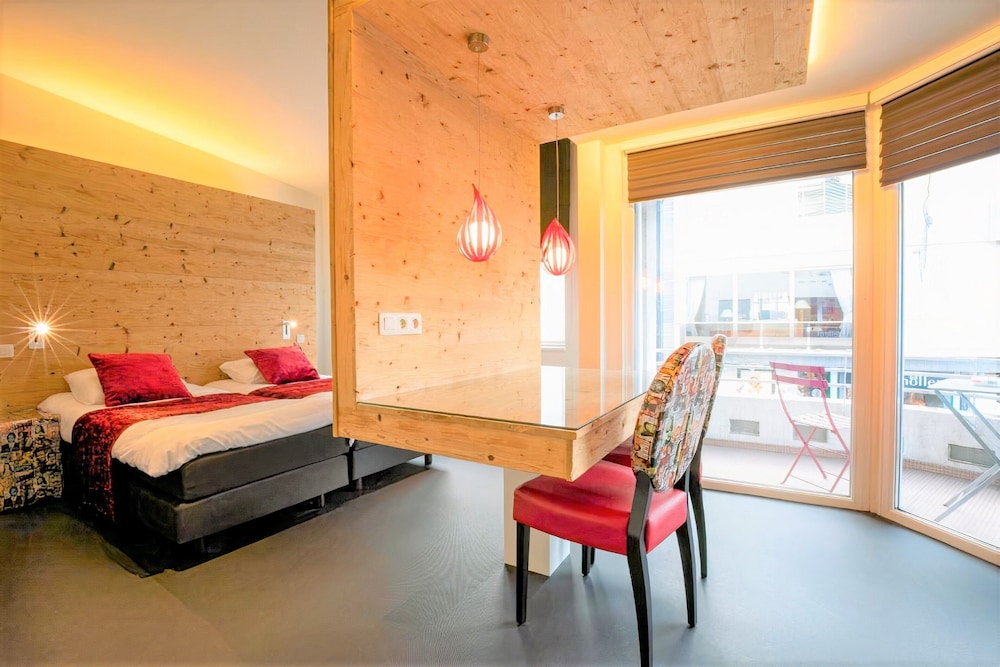 Studio, Kitchenette
