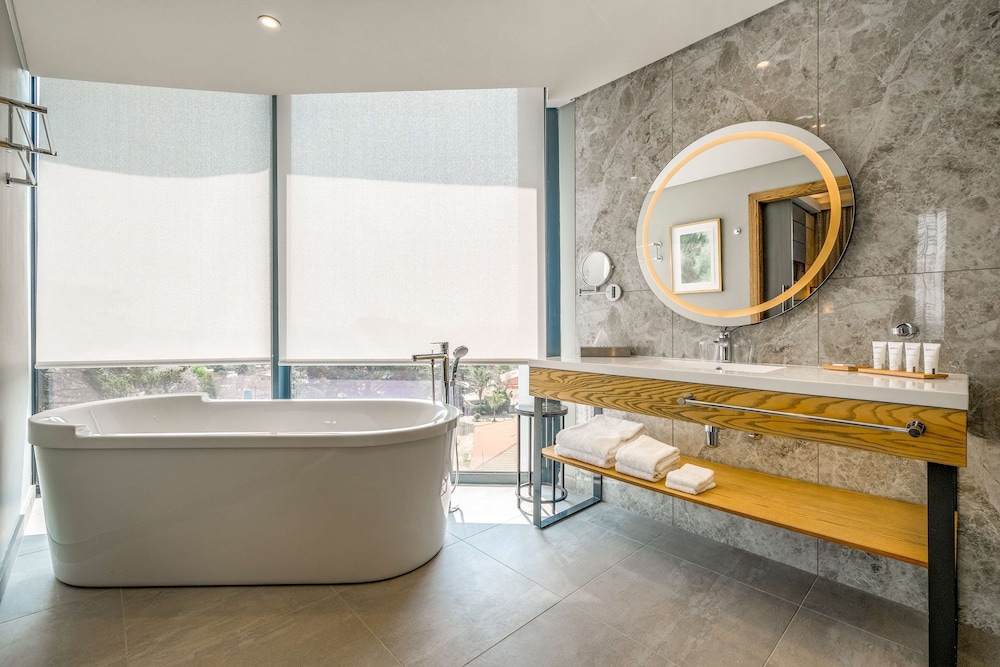 Junior Suite thumbnail 6
