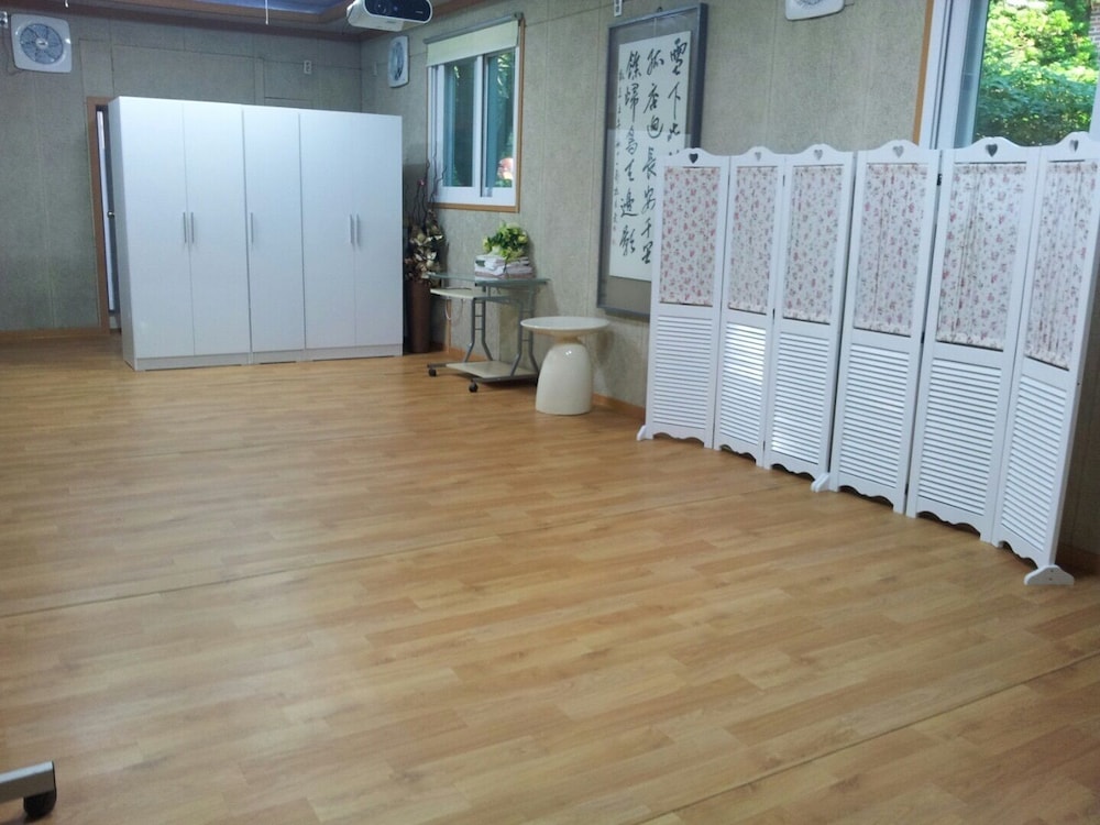 Family Room, 2 Bedrooms (30 PY) photo 2