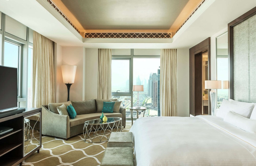 Suite, 1 King Bed (Grand Canal) thumbnail 6