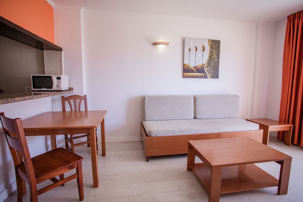 Classic Apartment, 1 Bedroom, Sea View (2 Adults) thumbnail 6