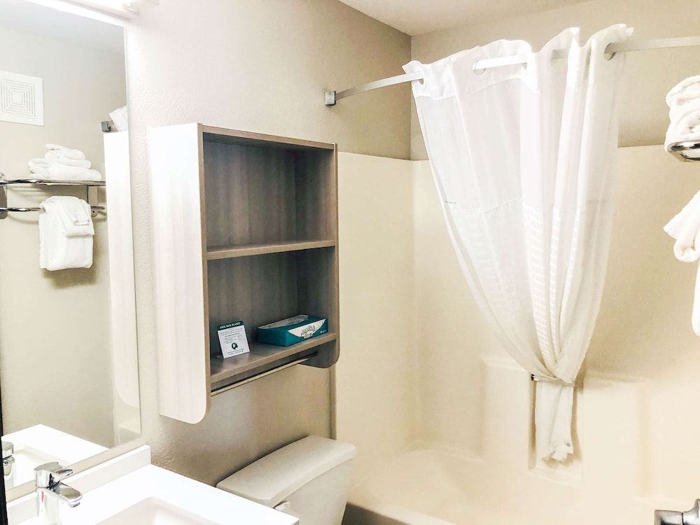 Standard Room, 2 Queen Beds, Accessible - Photo 4
