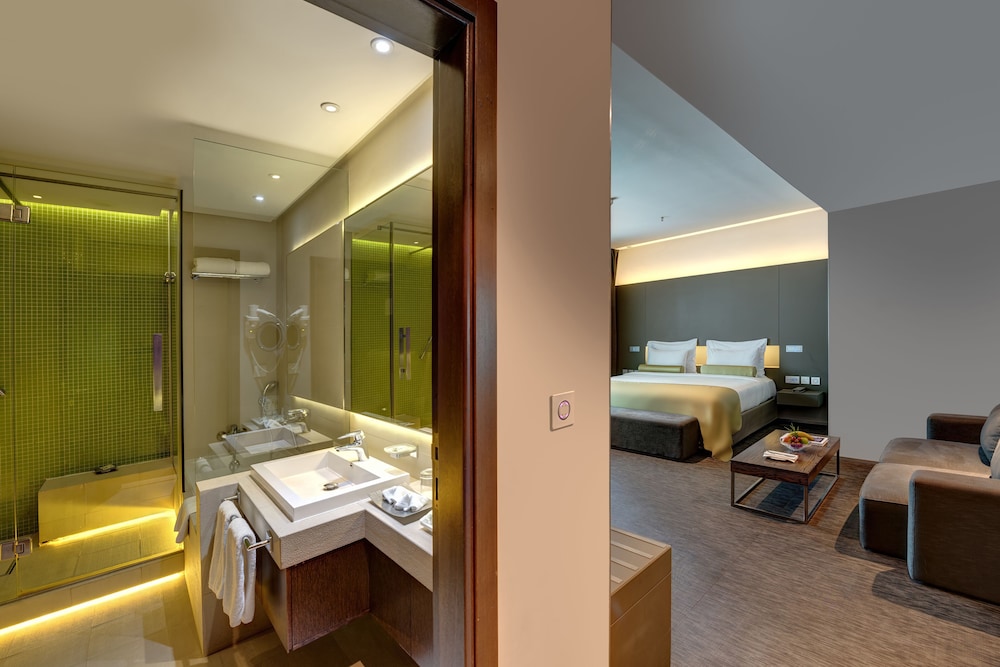 Superior Room, City View (King) photo 3