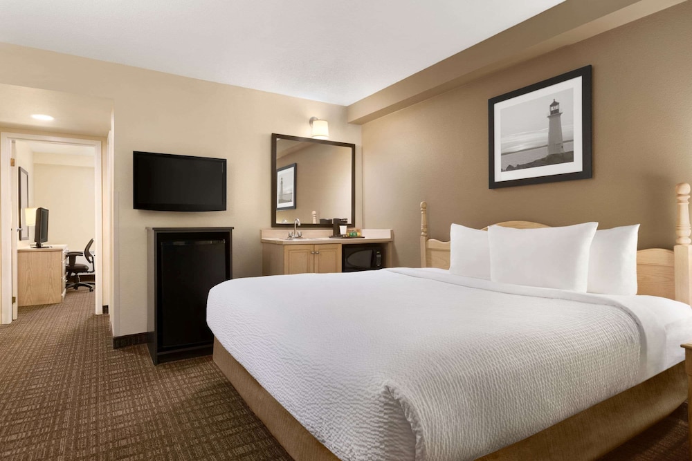 Suite, 2 King Bed, 2 Bedroom, Non Smoking (2nd or 3rd Floor) - Photo 3