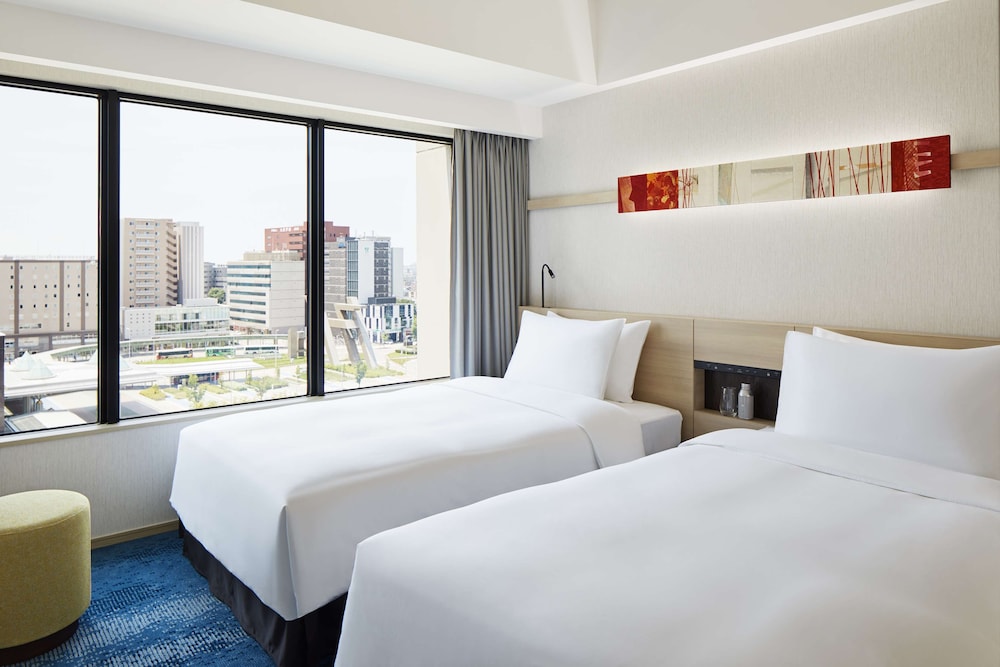 Suite, Multiple Beds, Kitchen - Photo 2