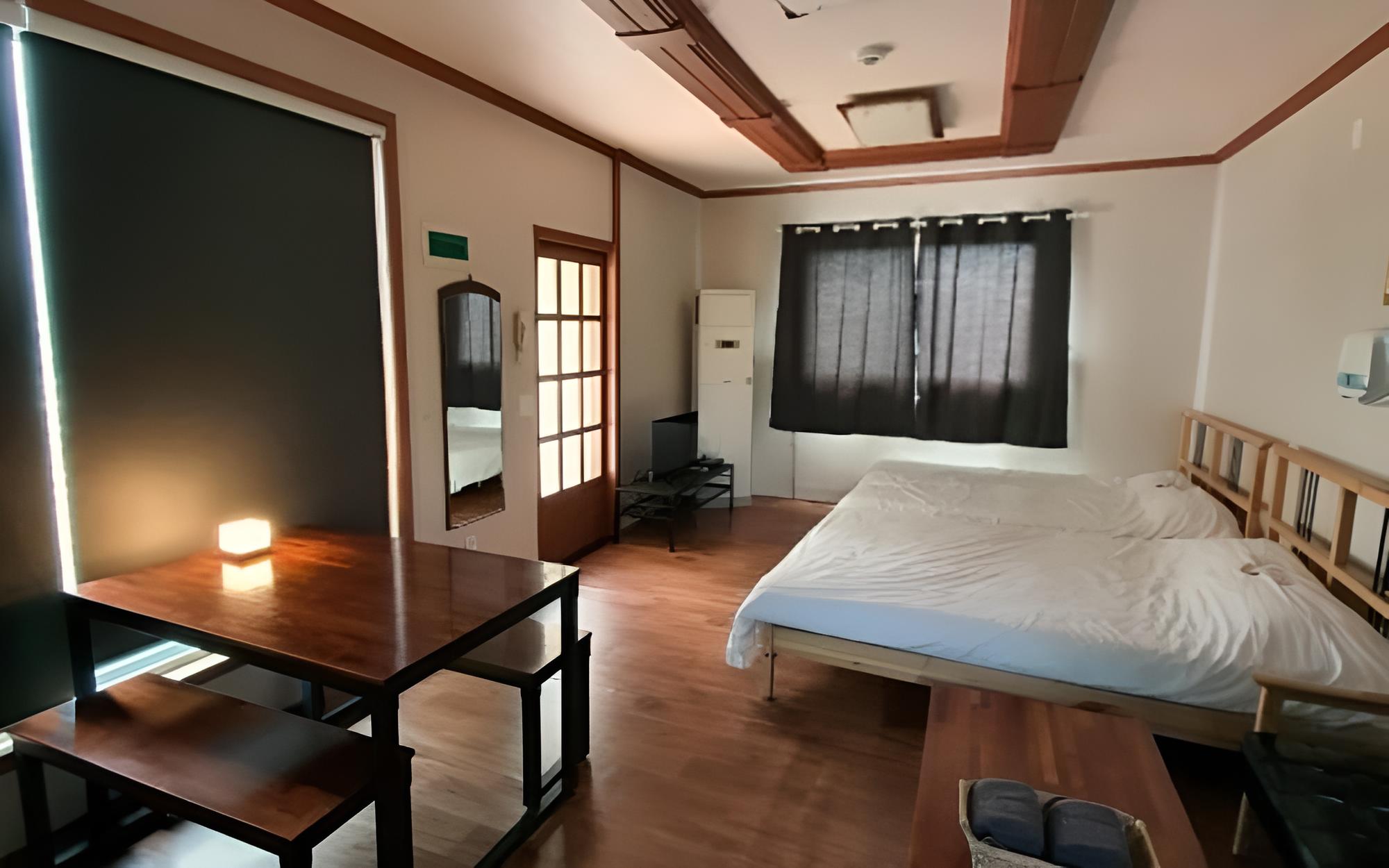 Room (Haeundae)