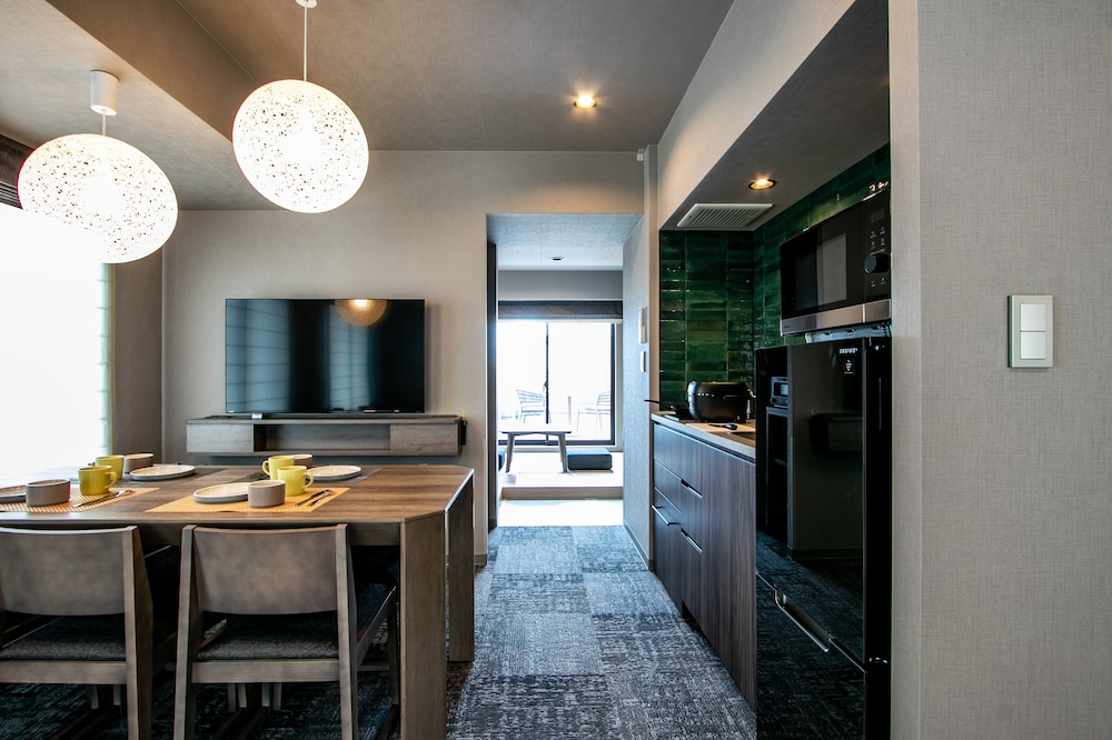 Deluxe Studio with 5beds (Balcony Access with Tatami Room), Non Smoking