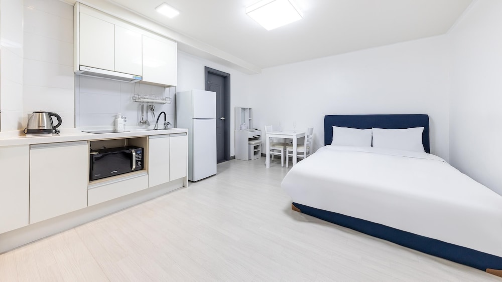 Basic Room, 1 Bedroom (201) - Photo 5