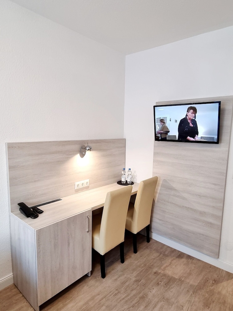 Twin Room - Photo 5