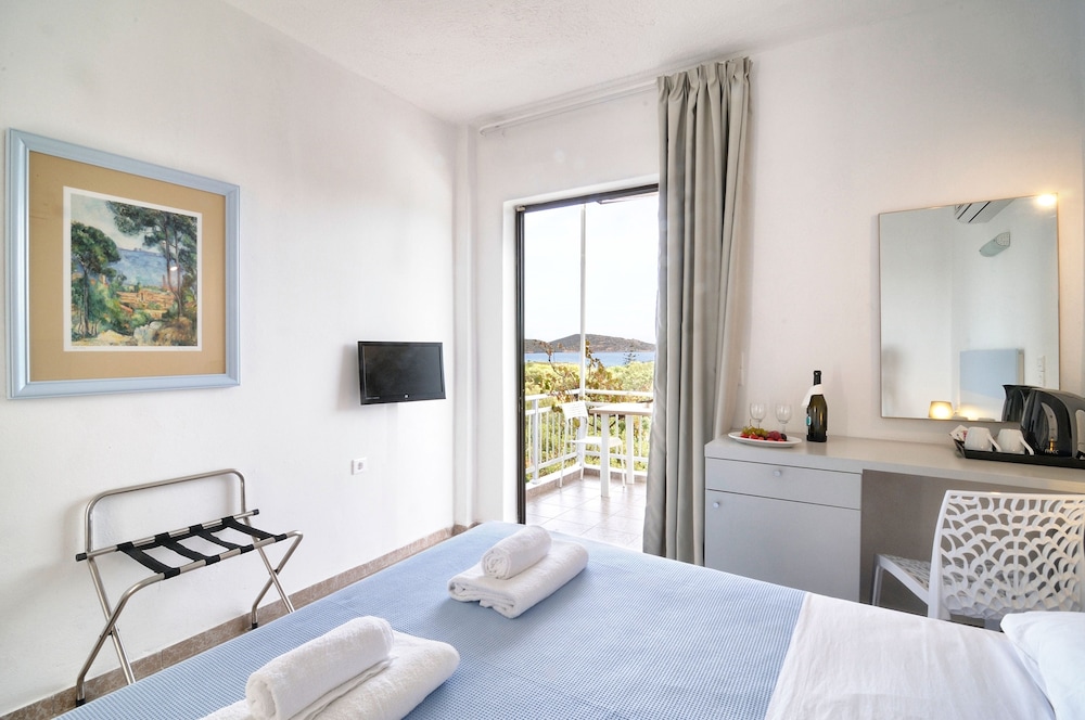 Classic Room, Partial Sea View