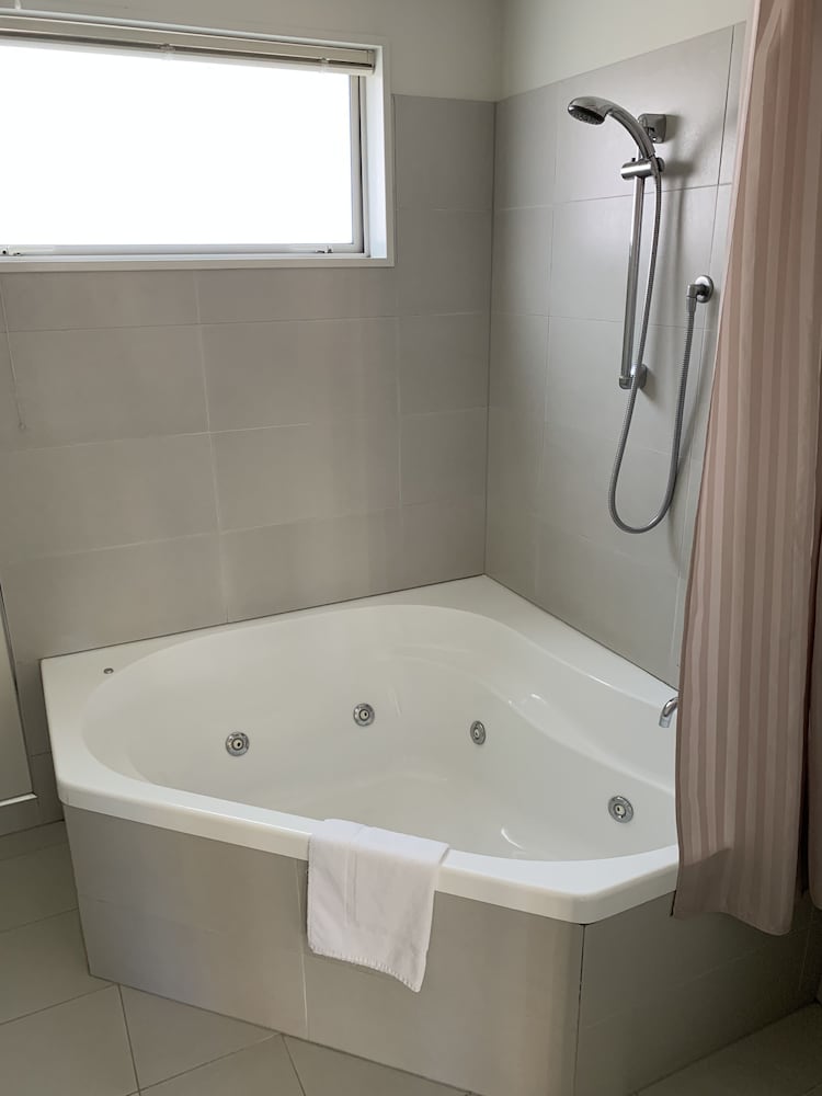 Superior Suite, 1 Bedroom, Jetted Tub - Photo 7