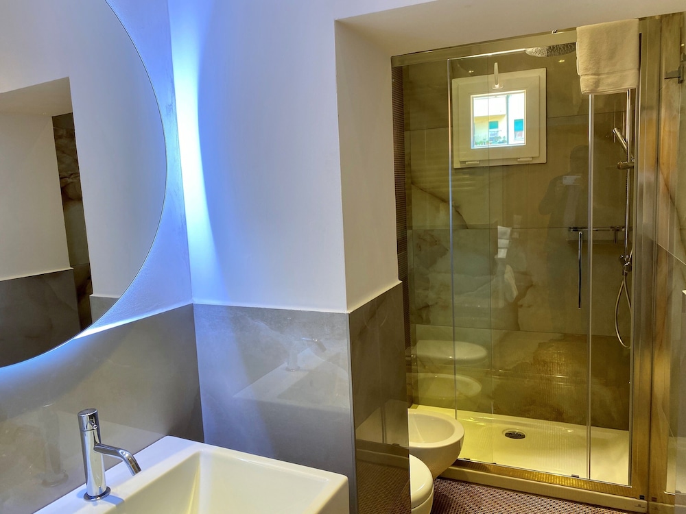 Superior Double Room Single Use - Photo 8