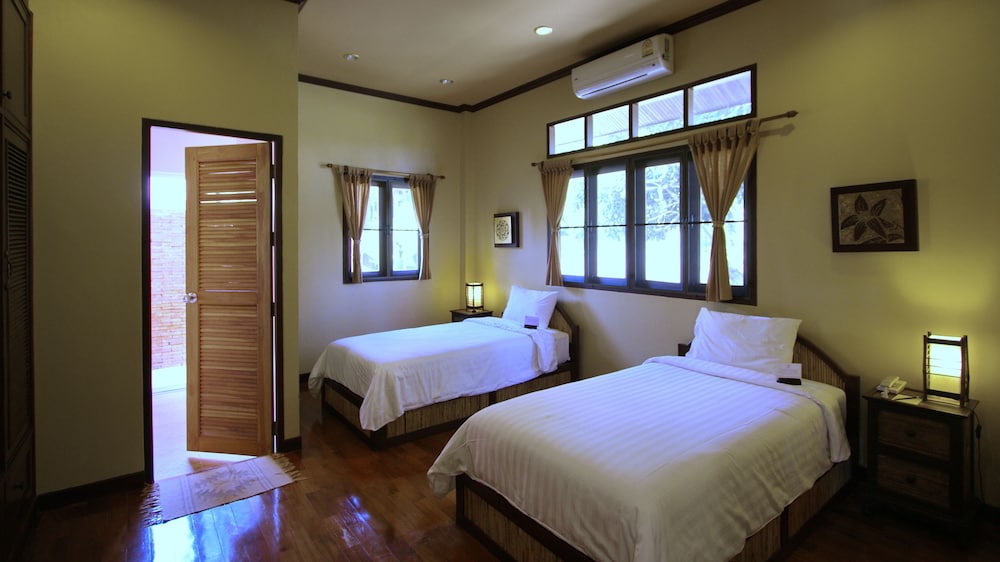 Twin Room with Pool View