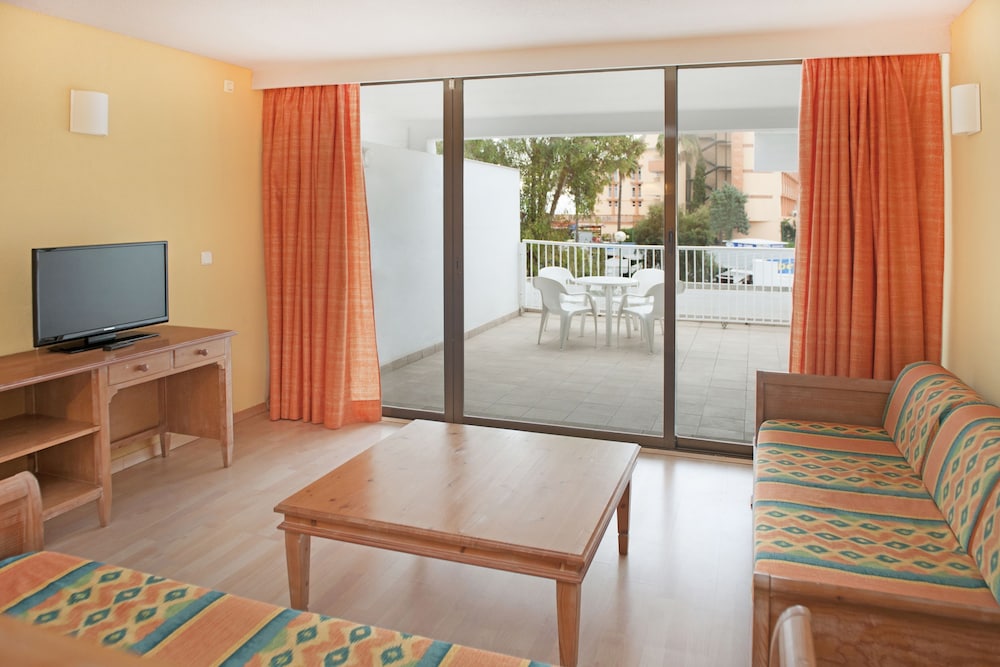 Basic Apartment - Photo 1