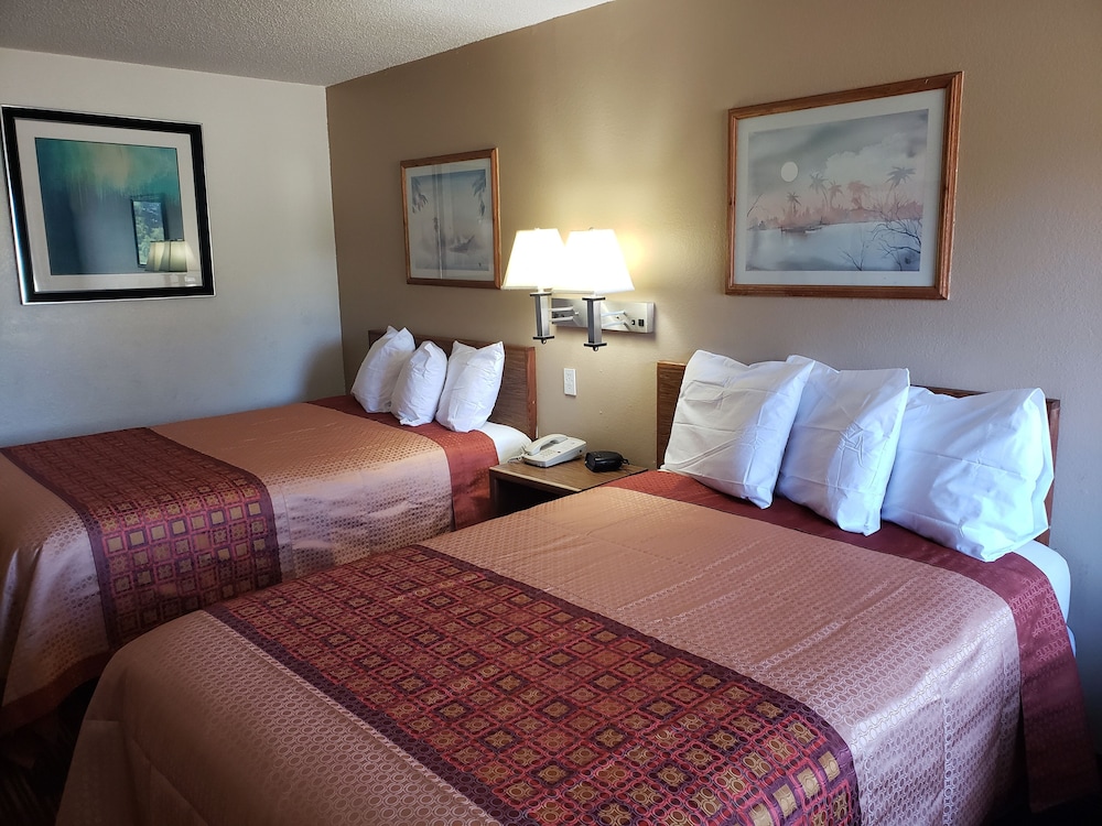 Room, 2 Double Beds, Non Smoking - Photo 2