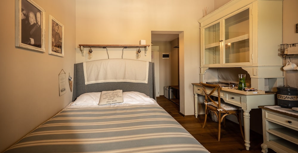 Standard Room photo 2