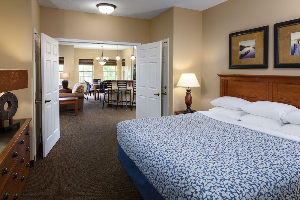 Superior Suite, 1 King Bed with Sofa bed, Kitchen photo 3