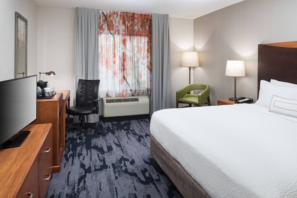 Room, 1 King Bed (Mobility/Hearing Access, Roll-In Shwr) - Photo 1