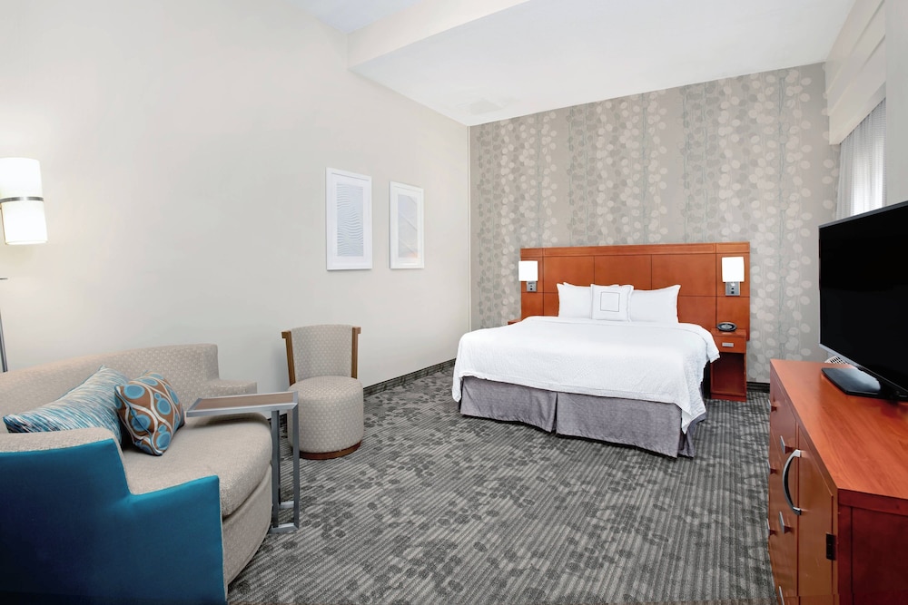 Suite, 1 Bedroom (Mobility Accessible, Roll-in Shower)