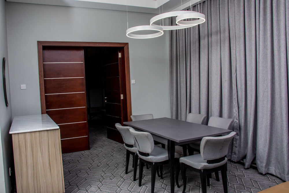 Suite, Pool View - Photo 16