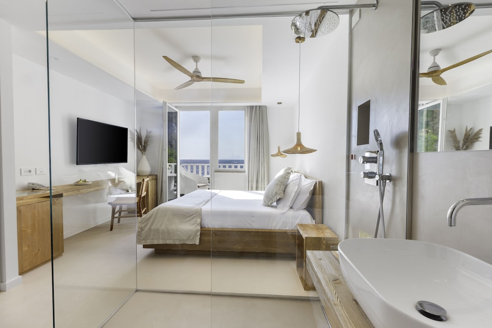 Classic Double Room, Balcony, Sea View - Photo 1
