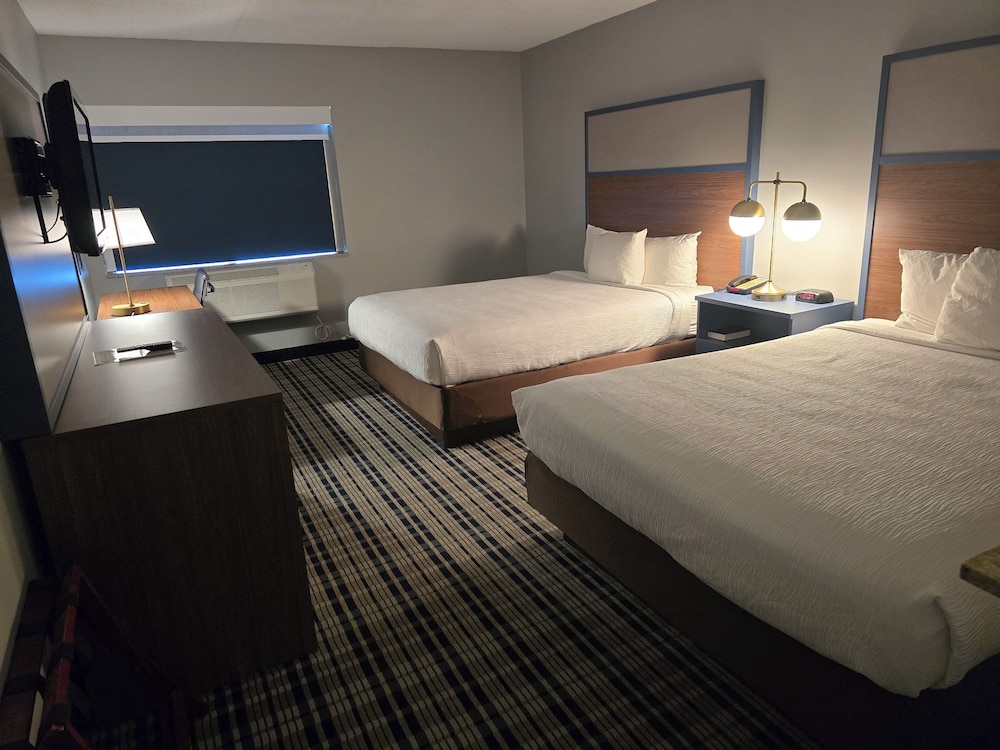 2 Queen Beds, Non-Smoking - Photo 2