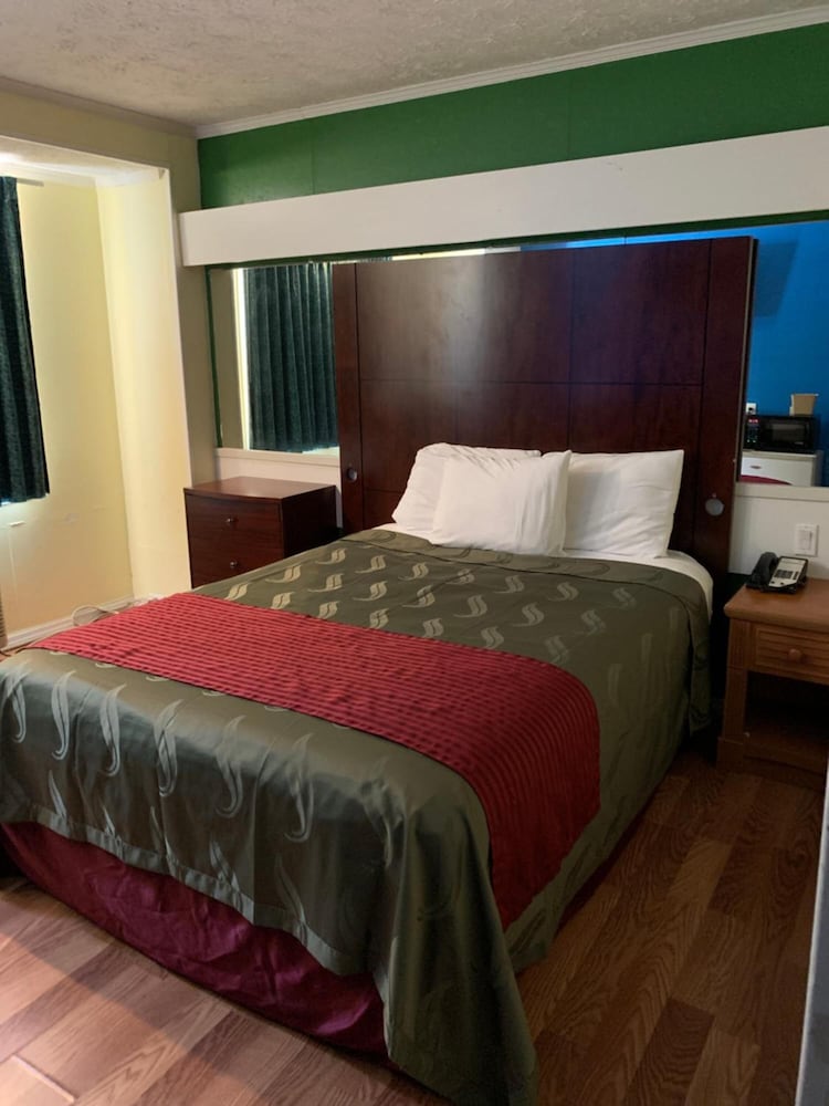 Standard Room, 1 Queen Bed, Non Smoking photo 3