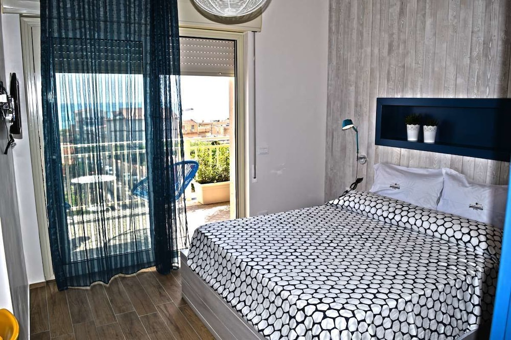 Standard Room, Balcony, Sea View (Grigia)