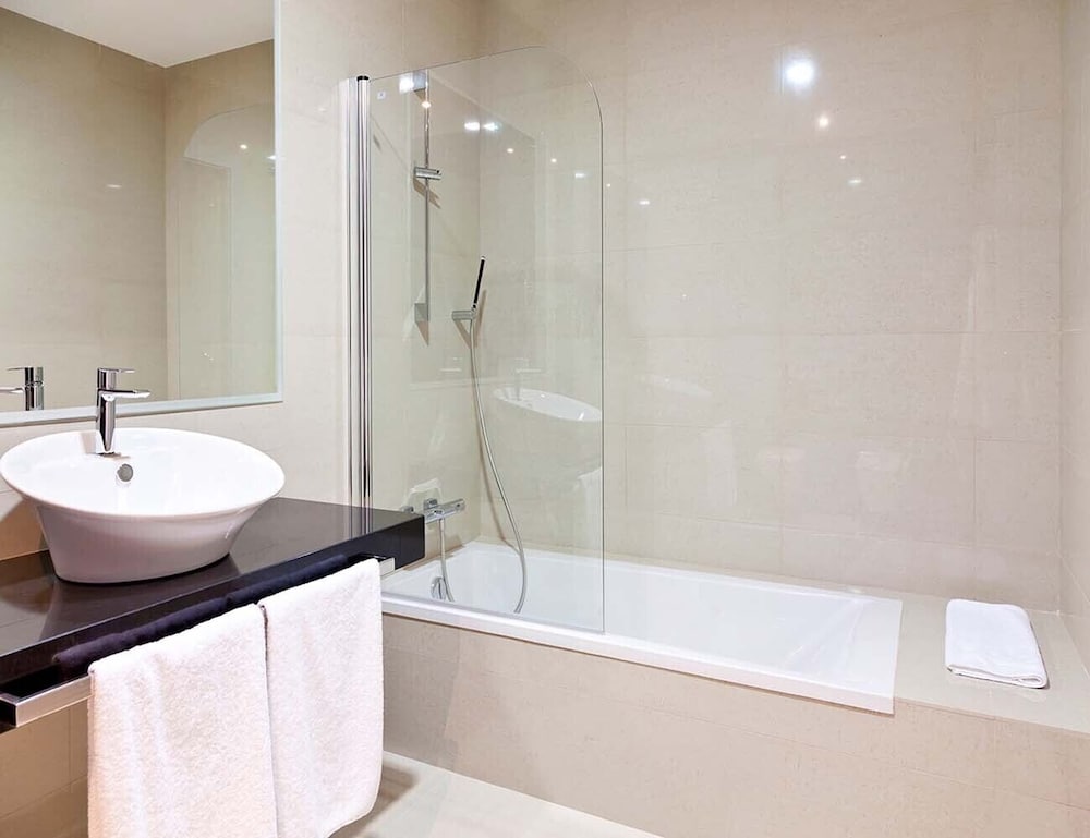 Standard Double or Twin Room - Photo 5